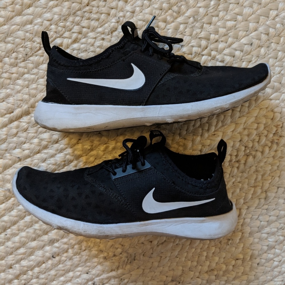 Nike Juvenate Women's Black Sneaker